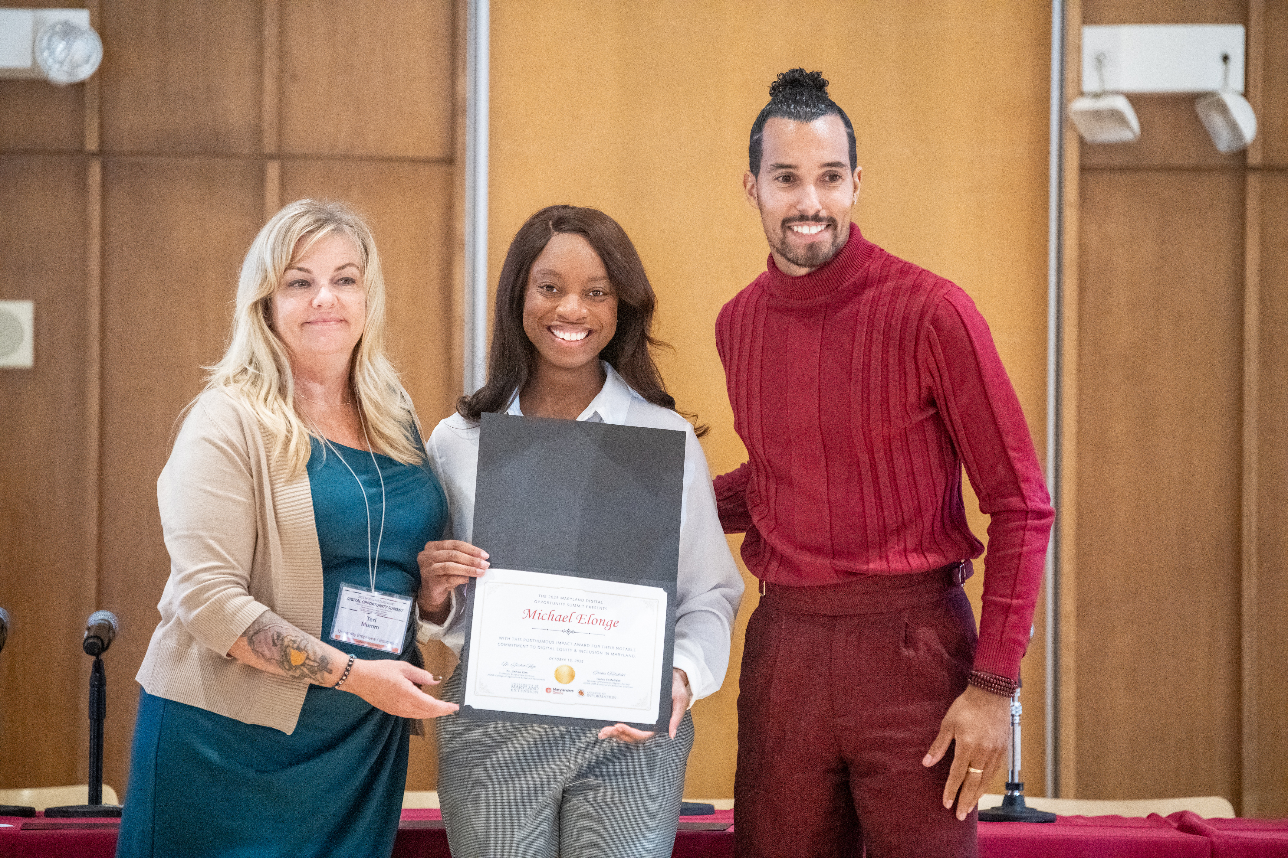 Pictured: Michael Elonge’s daughter Eposi accepts her late father’s Impact Award at the 2025 Maryland Digital Opportunity Summit. 