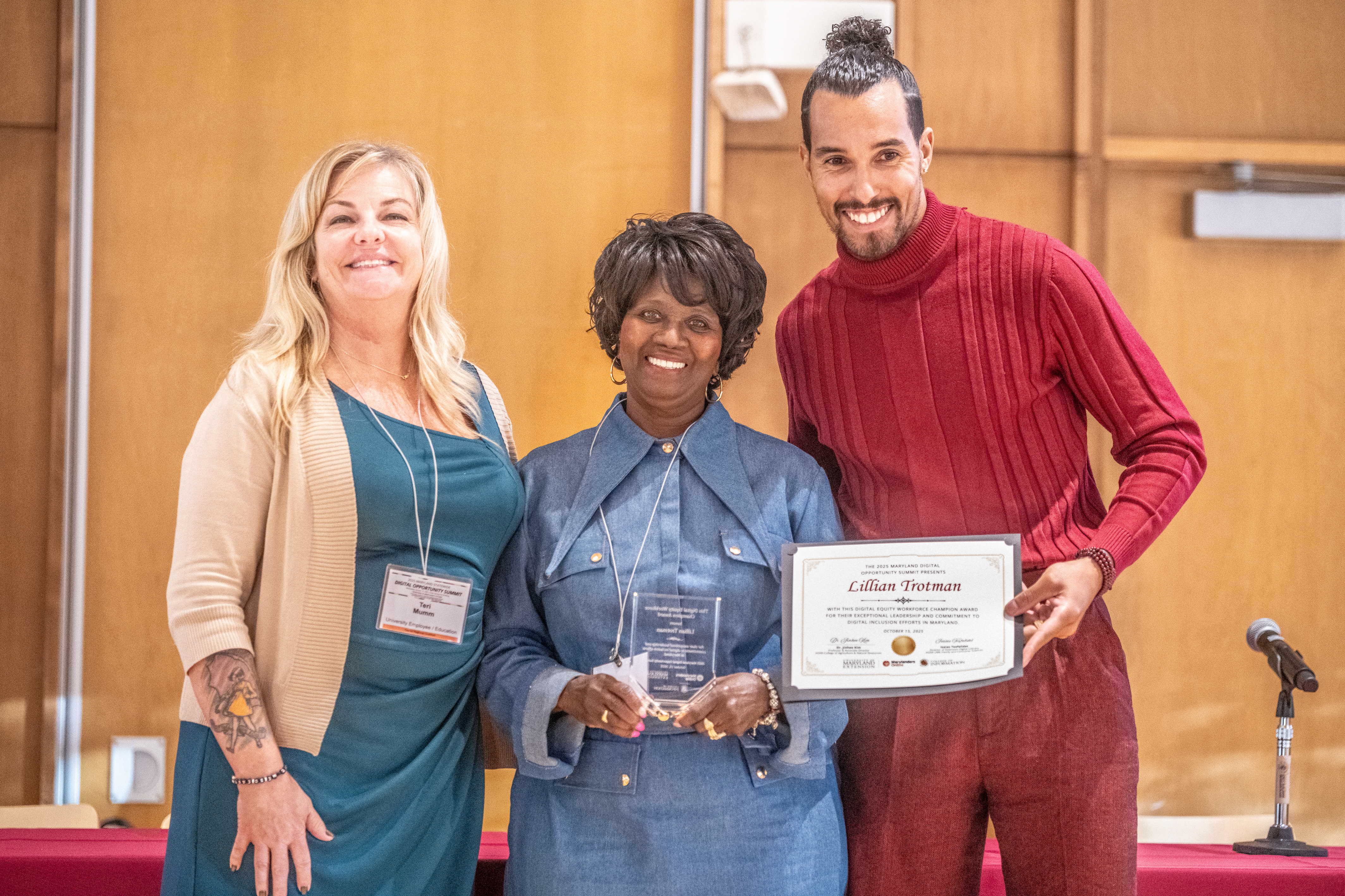 Pictured: Lillian “Lil” Trotman stands between Teri Mumm and Ronnie Hammond to accept her award.